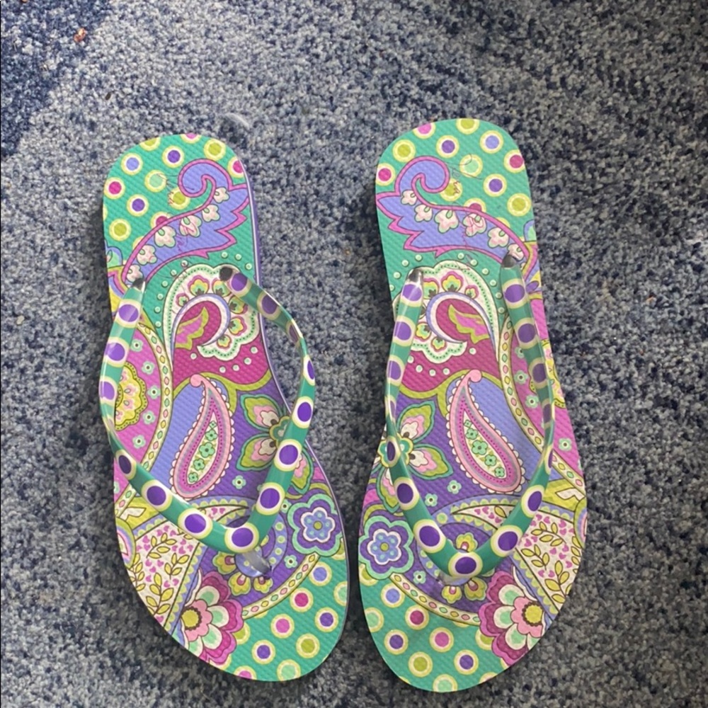 Veda Bradley flip flops